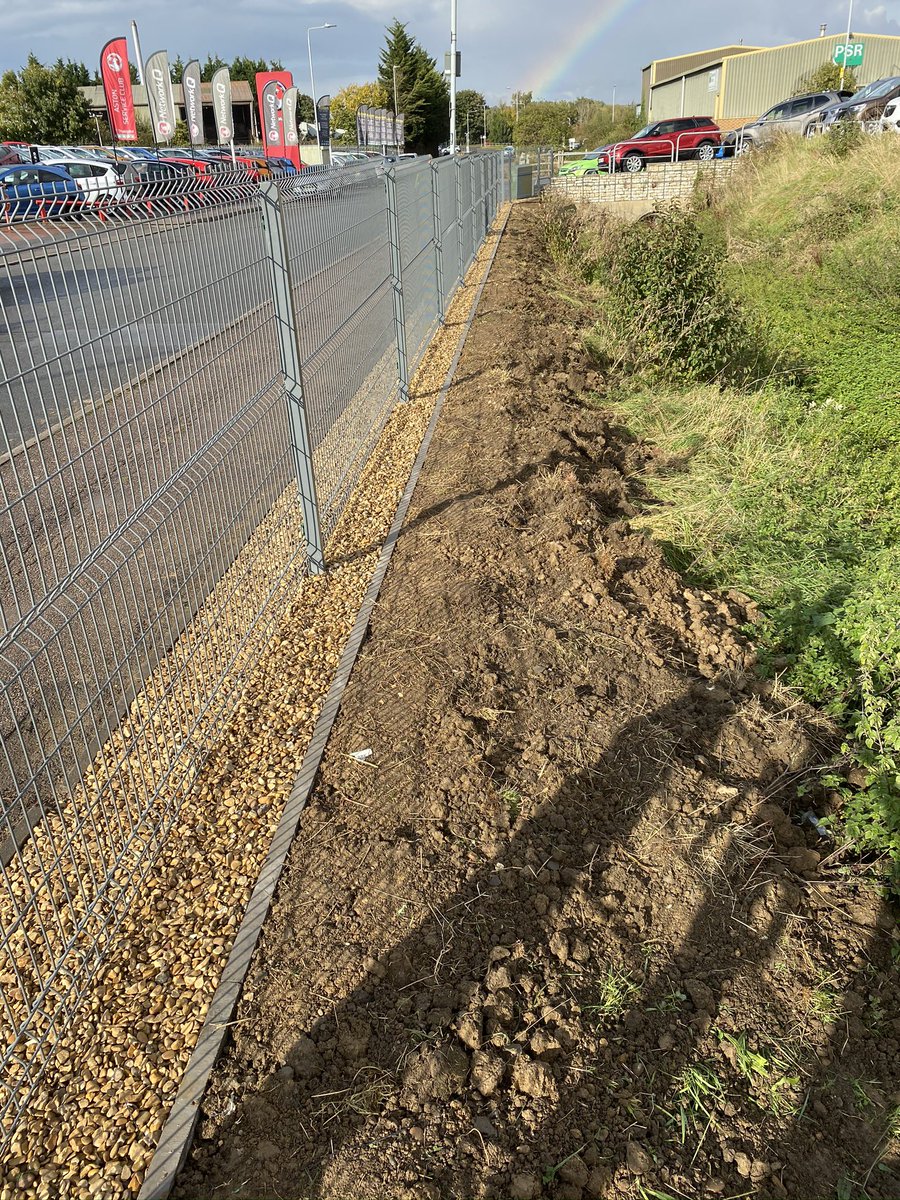 PBConstruction5's tweet photo. Tidy👍 Mesh fencing and gate erected today @AstonVauxhall https://t.co/LTwvGVlPCc