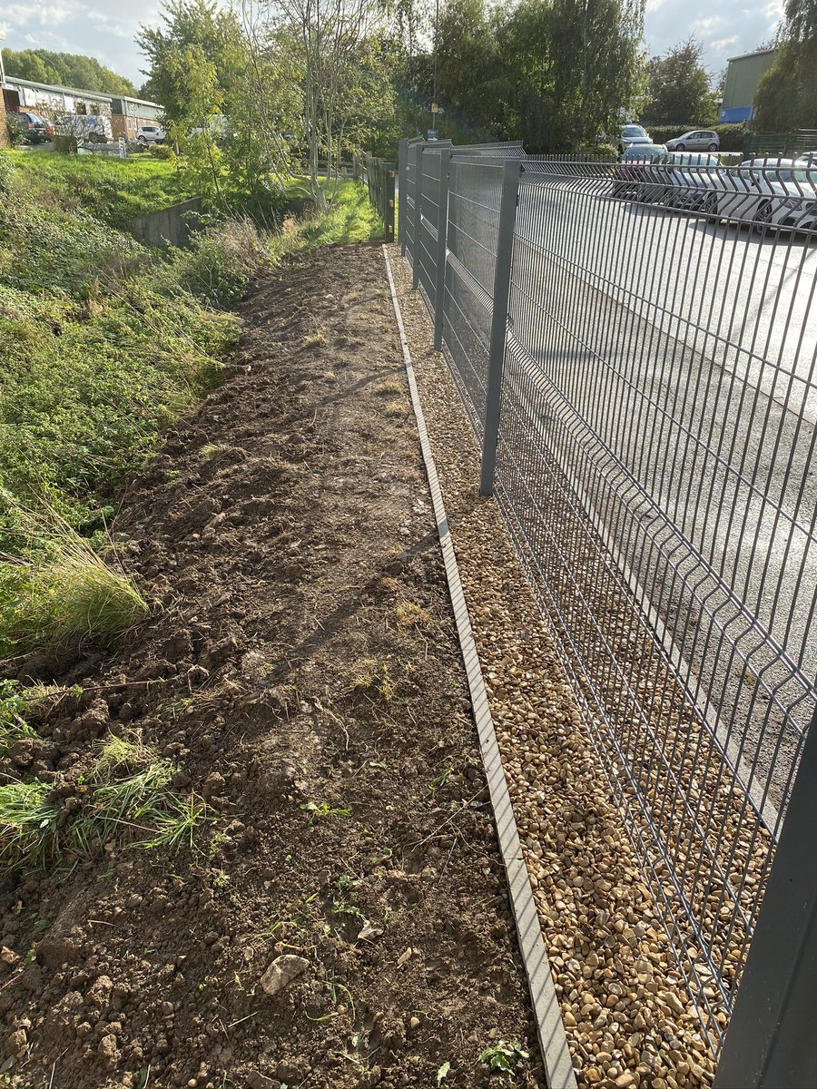 PBConstruction5's tweet photo. Tidy👍 Mesh fencing and gate erected today @AstonVauxhall https://t.co/LTwvGVlPCc