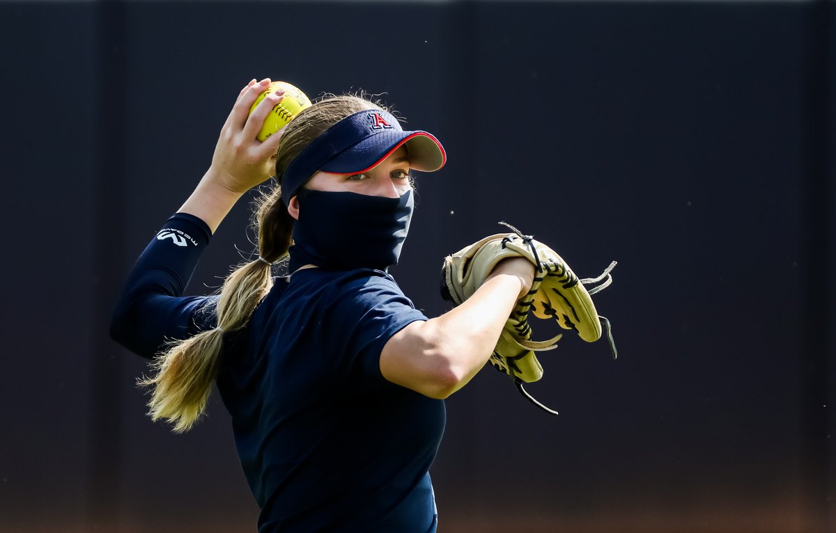 ArizonaSoftball's tweet image. Masks: ON
Disinfectant: APPLIED

Practice may look different, but the goal remains the same. 🐻⬇️
