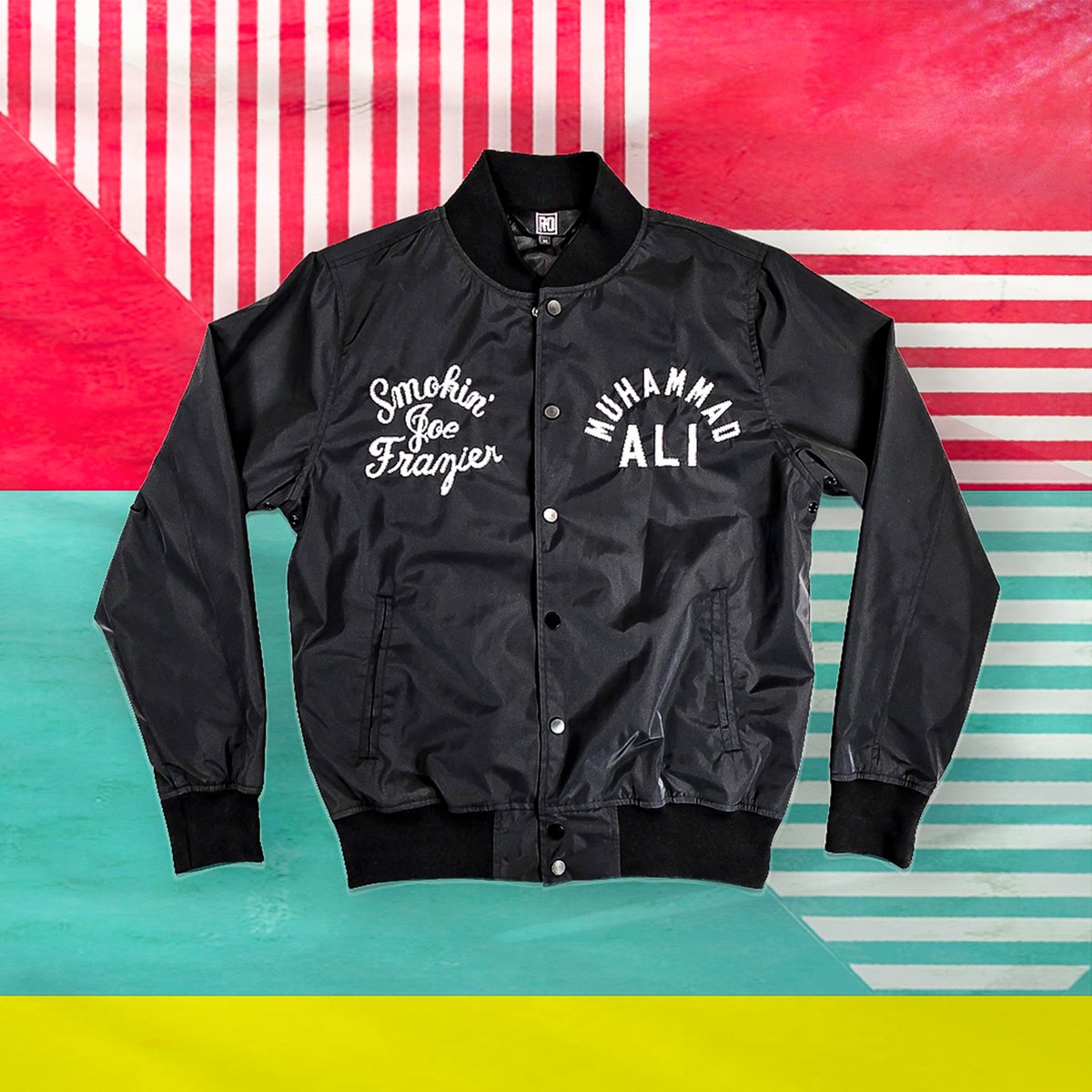 MuhammadAli's tweet image. Ali and Frazier were bitter rivals when they put it all on the line in the 1975 showdown.

Neither fighter would yield an inch as they co-authored a classic that capped the greatest trilogy in boxing history.

Stadium Jacket by @rootsoffight - only at rootsof.co/MAliTW