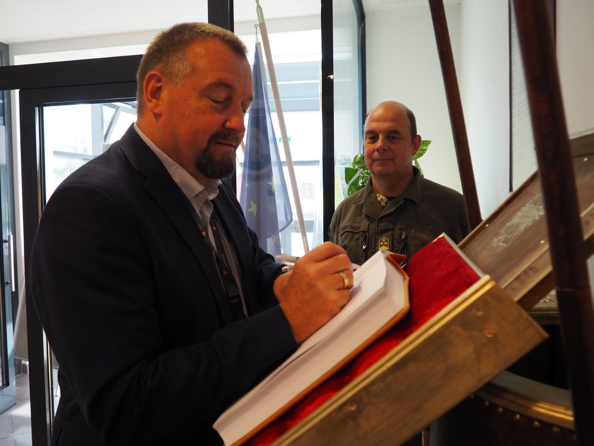 HartingerGeorg's tweet photo. Ich bedanke mich beim stellvertretenden Vorsitzenden der Bundesheergewerkschaft und Vorsitzenden des Zentralausschusses Oberst Peter Schrottwieser MSD MA für das heutige informative Gespräch am Kommando des #Stabsbataillon3. https://t.co/pEL87yGOlJ