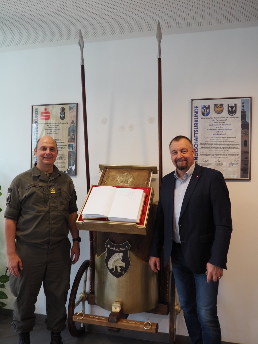 HartingerGeorg's tweet photo. Ich bedanke mich beim stellvertretenden Vorsitzenden der Bundesheergewerkschaft und Vorsitzenden des Zentralausschusses Oberst Peter Schrottwieser MSD MA für das heutige informative Gespräch am Kommando des #Stabsbataillon3. https://t.co/pEL87yGOlJ