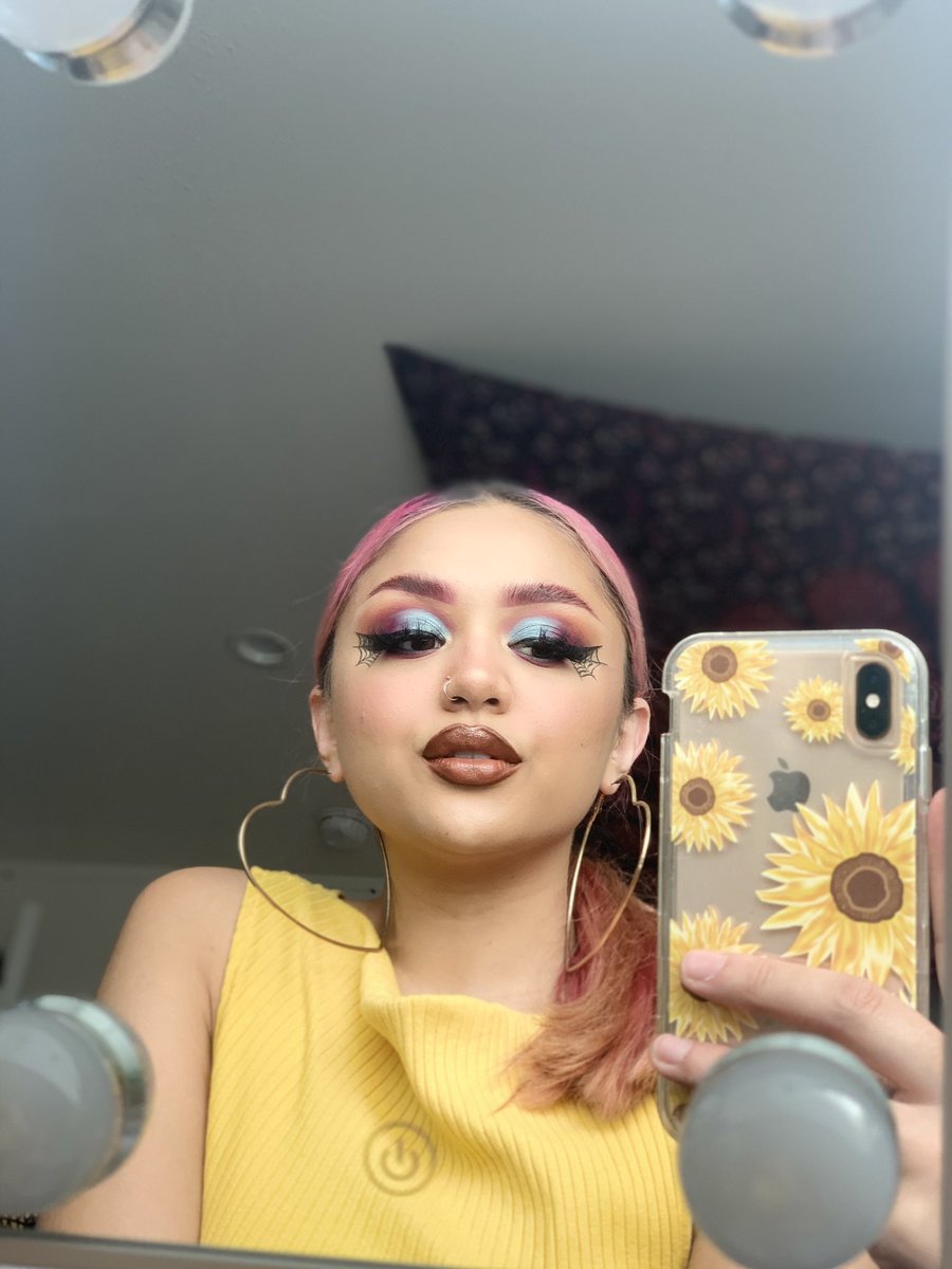 uhlalalexis's tweet image. if you’re tired of my face do i have some bad new for you 凸( •̀_•́ )凸 #spoopyszn