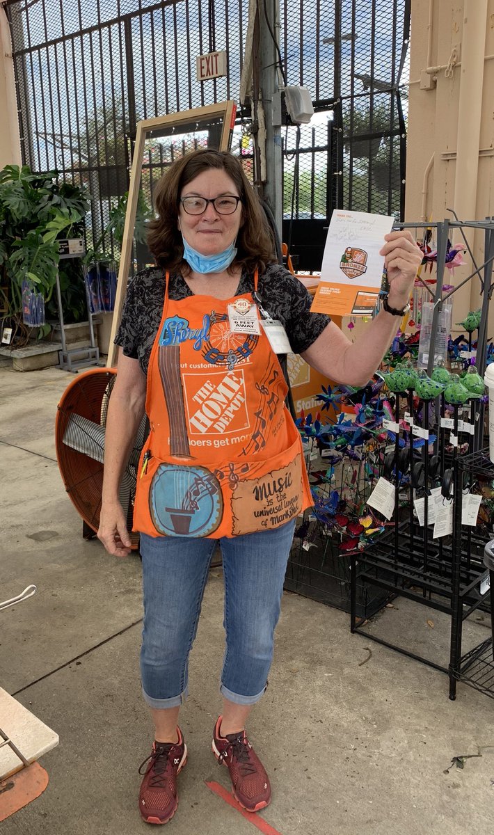 Sheryl getting her Bronze Homer! Way to go! Yet another reason why she was chosen as to represent #0262 for cashier appreciation month! Always taking care of the customer!!  ⁦<a href="/thayer_eric/">EricThayer</a>⁩ ⁦@WardallyJ⁩ ⁦⁦<a href="/HDGerri/">Gerri OBrien</a>⁩ ⁦<a href="/hdKimP/">Kim Pisarski</a>⁩