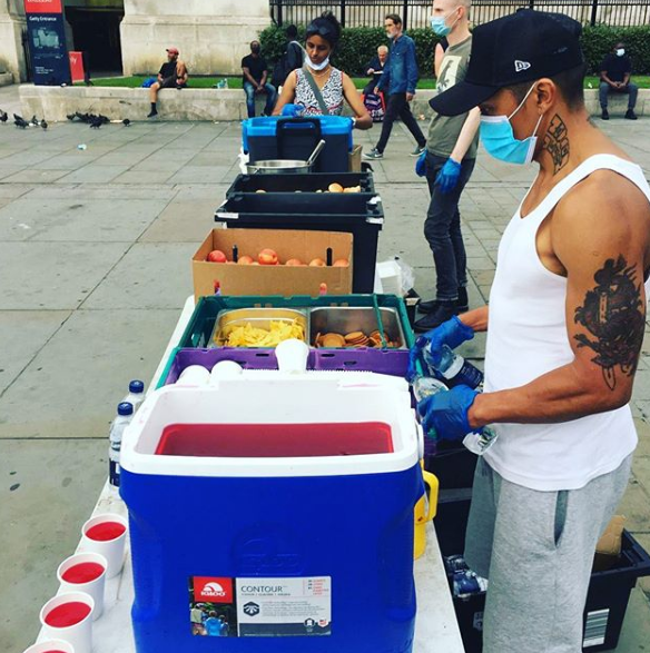 fflglobal's tweet photo. Our volunteers are out there daily giving away FREE meals! @foodforlifelondon
You can help by volunteering! https://t.co/HHZIYQeAGy
#volunteer #vegancharity #veganmeals #govegan #helpothers #donate #donating #volunteering #igvegans #instavegans https://t.co/ImhQlIuoig