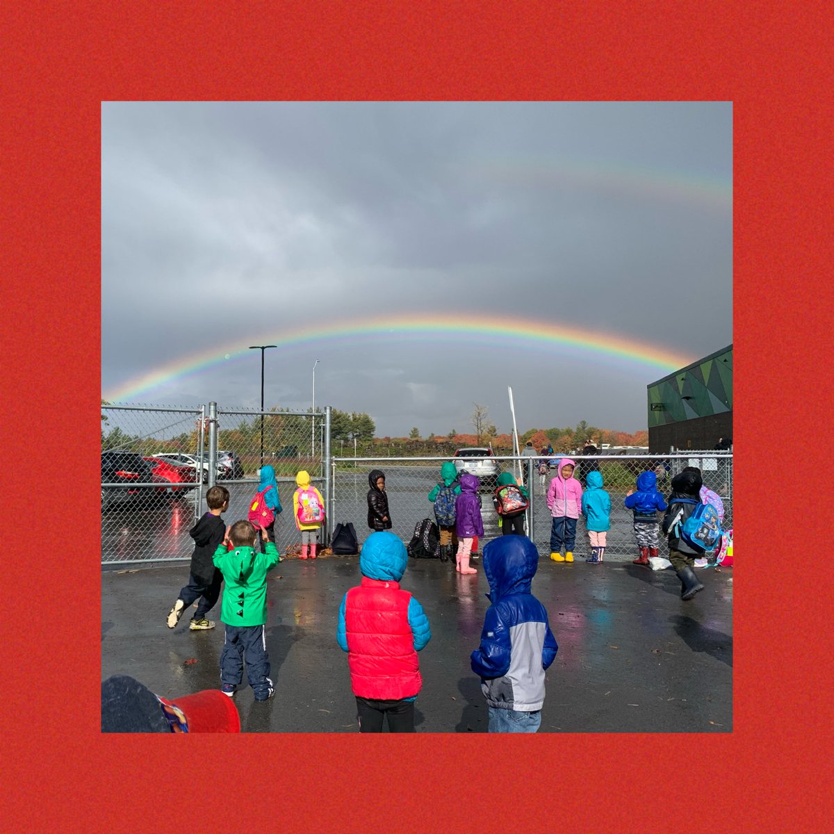 birch_kinders's tweet photo. A special ending to the day 🌈🌈 @StIsabelOCSB @kinderpines #MapleKinders https://t.co/AxIxoAHiTQ