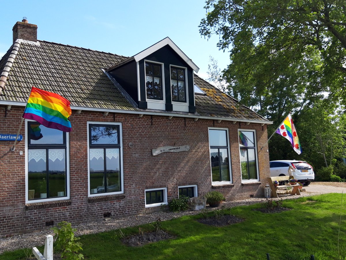 Het is nu werkelijlheid. Gemeente <a href="/noardeast/">Gemeente Noardeast-Fryslân</a> Fryslan is de 5e regenbooggemeente van Fryslân. #trots en mooi resultaat. #grutsk @SipkeJanBousema <a href="/OmropNijs/">Omrop Fryslân Nijs</a> <a href="/RTVNOF/">RTV NOF</a> <a href="/Reroja/">reroja</a> <a href="/romkema_s/">Joanneke S. Romkema</a> <a href="/TinekeAdmiraal/">Tineke Admiraal</a> (ik denk dat ik niet kan slapen vannacht) 🍾🍷