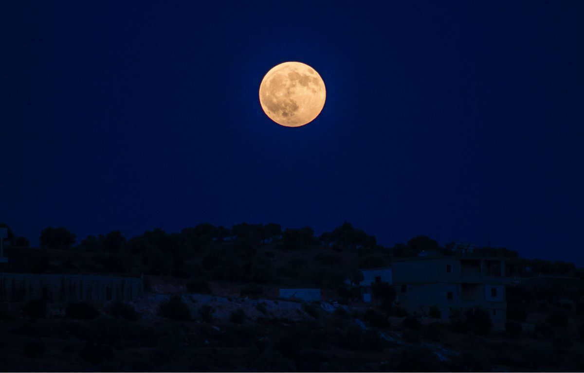 CityofTLH's tweet photo. Gather your family in the backyard and see something that happens once in a blue moon. This Oct. has two full moons, which makes this the year of 13 full moons. There will be a full moon on Oct. 1 & Oct. 31. Oct. Two full moons in the same month is known as a blue moon. #TLHCanDo https://t.co/3fww81OgJC