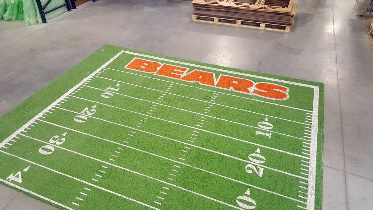 MLE_BRAND's tweet photo. One thing MLE isn't known for is going half-way. Give us a space, work in a game plan and we'll take it over the top. Our in-house design team is ready to take your concepts to completion, and go the extra yard! #astroturf #LEDlogo #backlit #chicagobears #brandvironments #design https://t.co/x4dKjQEpJf