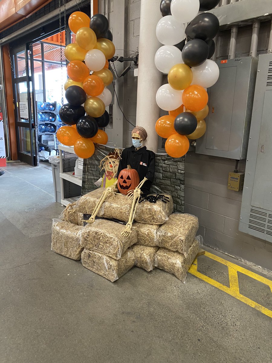 slh4zx's tweet photo. Great kick off to CAM 2020 .. I love and appreciate my cashiers to death..🥰...Let’s do this .. we rock 1245 @JMcLean285 @nyyroro @NitaB_90 https://t.co/tPVC5UGFpK