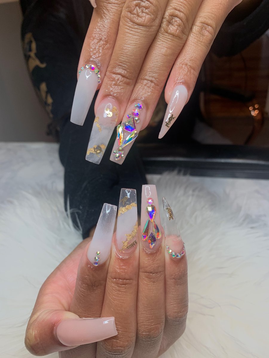 nae3x_'s tweet photo. Follow my nails page everyone @thenailheist on IG 💋 Also share, favorite and book an appointment to get slayed 😊😁 https://t.co/EnQShdmZkl