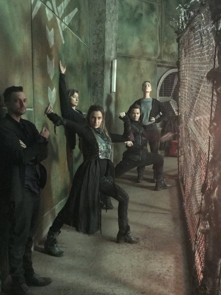 #The100 #bts One of my favorite candid photos from episode 714, directed by <a href="/harmon_jess/">Jessica Harmon</a>. I call this one, 90’s indie rock photo shoot.