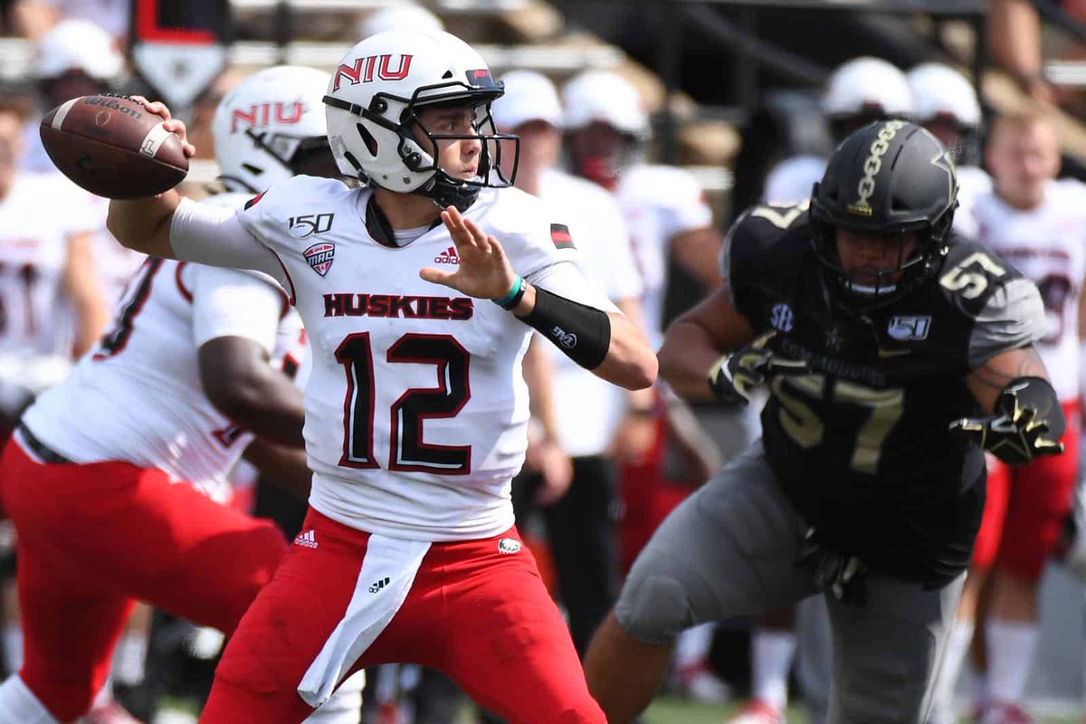 myles_burkett's tweet photo. Blessed to have earned an offer from Northern Illinois University. #NorthernExpress @NIUCoachHammock @CoachAgpalsa https://t.co/VfISiGJ2oT