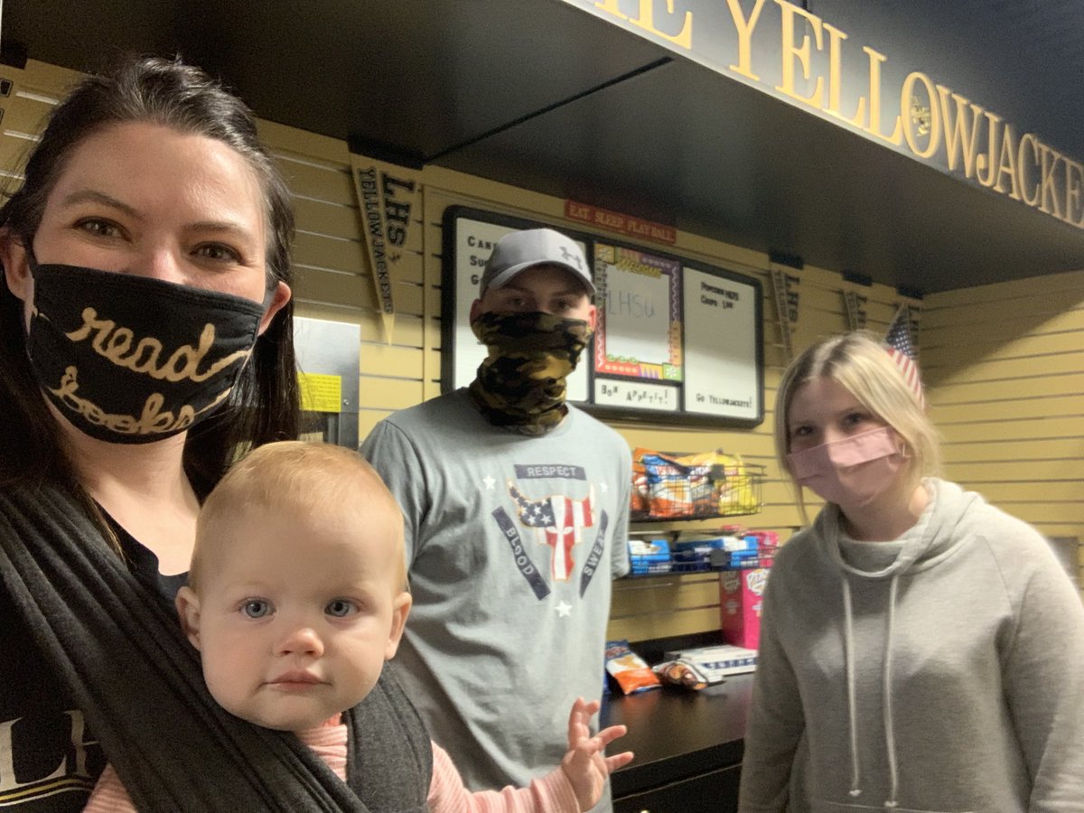 LauraLatall's tweet photo. #LHSU is working concessions tonight to raise scholarship money - with a cute special guest! Go Yellowjackets! ๐ค๐๐ https://t.co/jCDZ5F2IDp