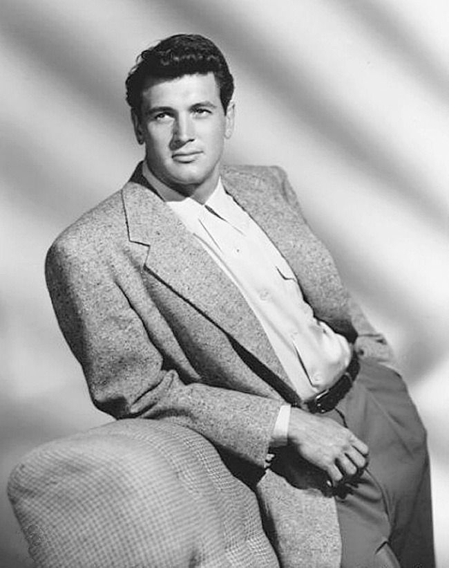 En 1947, el cazatalentos Henry Willson se interesó por él e inventó un nuevo nombre para su protegido: Rock Hudson; Rock por el Peñón de Gibraltar y Hudson para el Río Hudson.Le corrigió su andar encorvado por la altura (193 cm) y encargó que le arreglaran toda la dentadura.