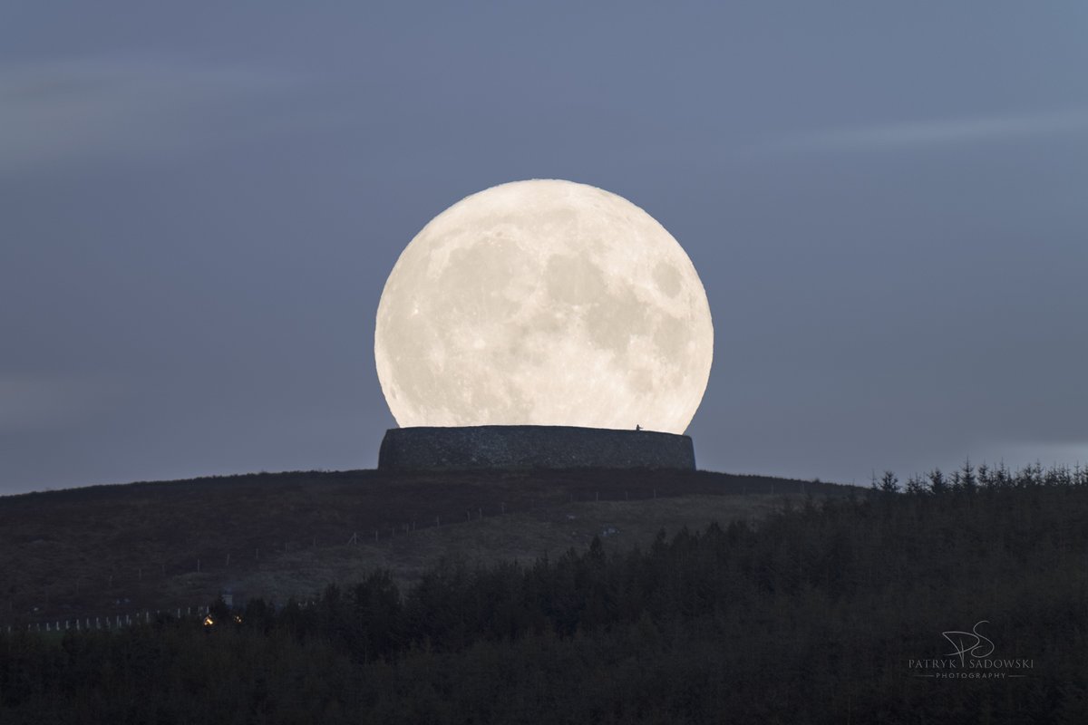 PatrykSadowski_'s tweet image. Harvest Moon rising above the Grianan of Aileach 01.10.2020 - Donegal. Ireland

@visit_donegal @TourismIreland @Derryvisitor @donegalcouncil @govisitdonegal @NatGeoPhotos