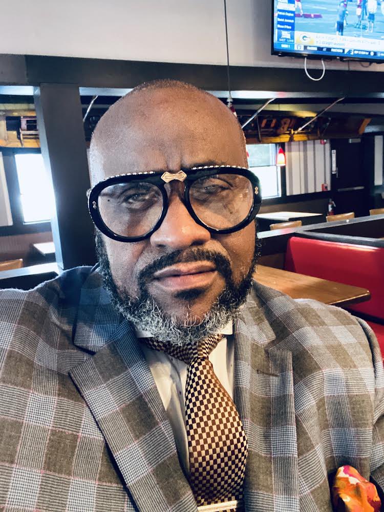 IamJeffBradshaw's tweet photo. #SuitChallenge #SoBlessed #LouisVuitton #Gucci #StartedFromTheBottom #MrTrombone #PhillyBull #MyDaddysSwag #ChurchBoy #JazzMan #CEO #BoneDeepEnt #JBStronger #ProjectKid #GQ #NorthPhillyAllDay #normanandcarriesson #Philly https://t.co/rtqURroC5P