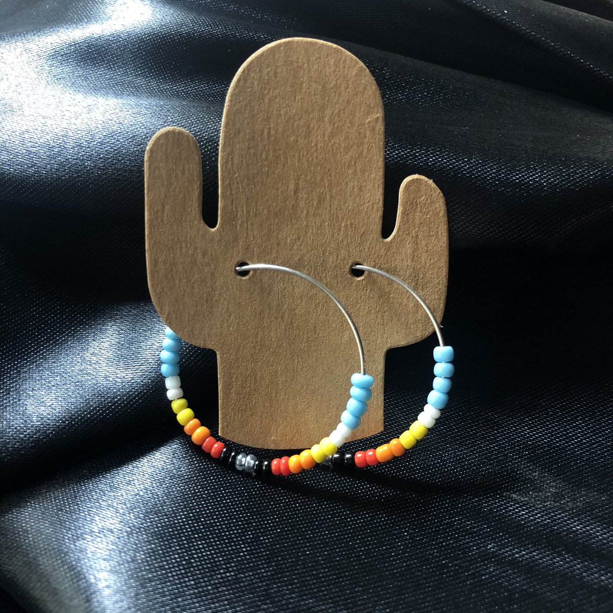 KariganRWilhelm's tweet photo. Hey everyone! I’ve recently start selling custom hand painted earrings and signs, as well as custom painted vans! Follow me on Instagram at risingdkcreations or message me on here to place an order😊 https://t.co/9MpZrV1blh