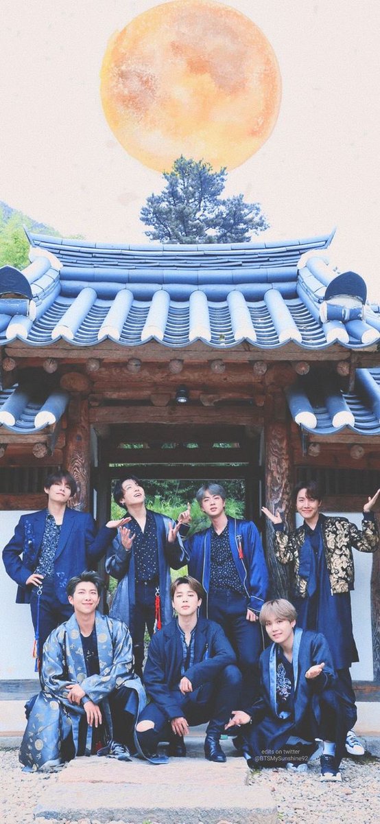 🌕 #BitizRBChuseok 

01/10; 06:30 PM

—Las puertas de la mansión BTS se abren para recibir a sus invitados a la celebración que sería en los jardines. Al entrar se encontrarían con un equipo de fotógrafos que ayudarían a los invitados a hacerse una foto de recuerdo en alguno de +