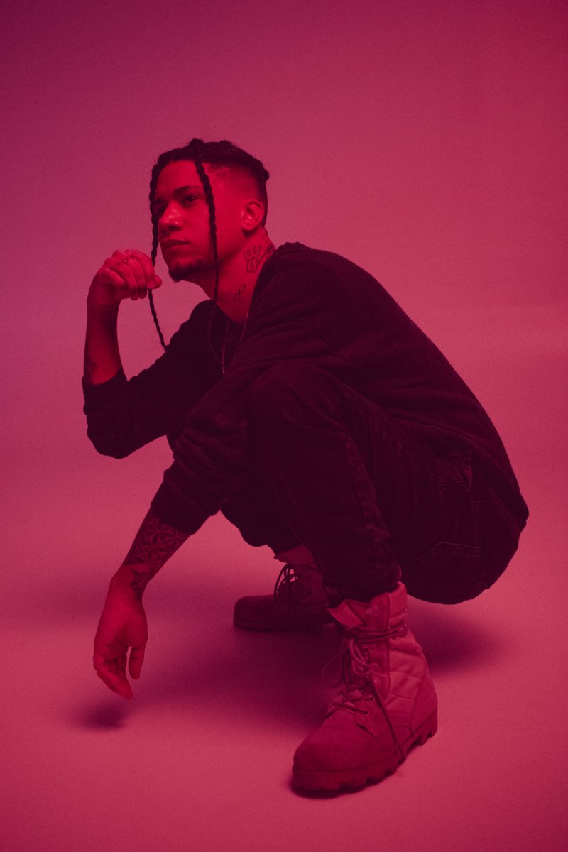 HJ É DIA DA MUSICA E TÔ AKI DE KEBRADINHA PENSANDO SE LANSO +1 PRA COMEMORAR

Foto Backstage: Tainá Amado
Studio: MAP Brasil