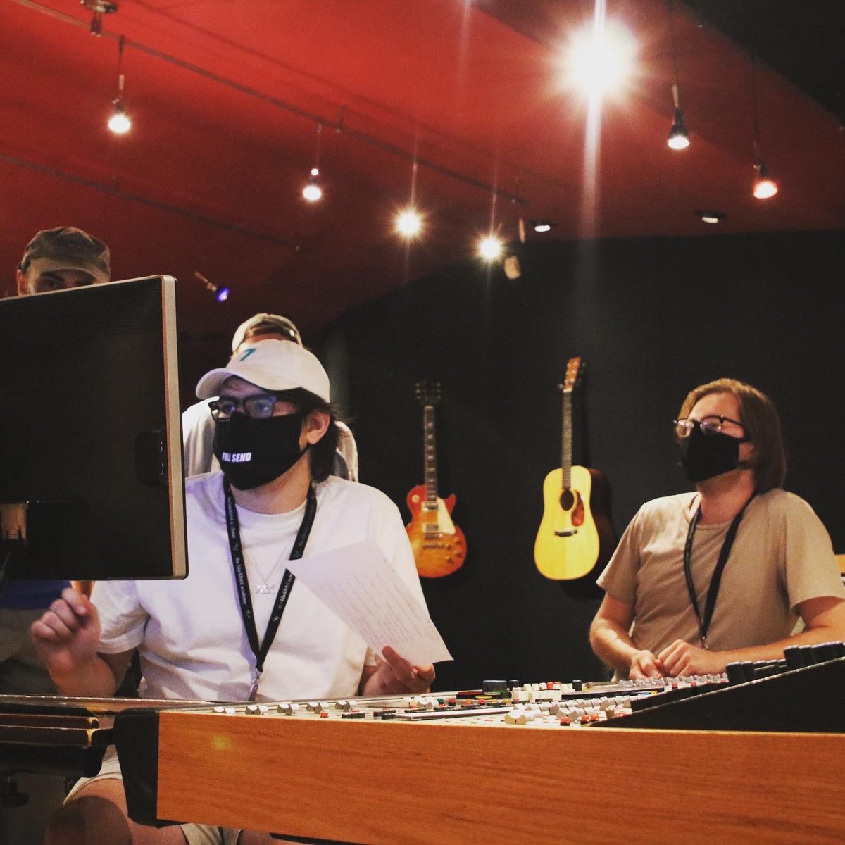 BBArocks's tweet image. #TBT #studioengineering students tracking #TheLoveInBand in @allblackbird. Our program is 💯 hands-on in the legendary #blackbirdstudio. Apply: bit.ly/applyBBA