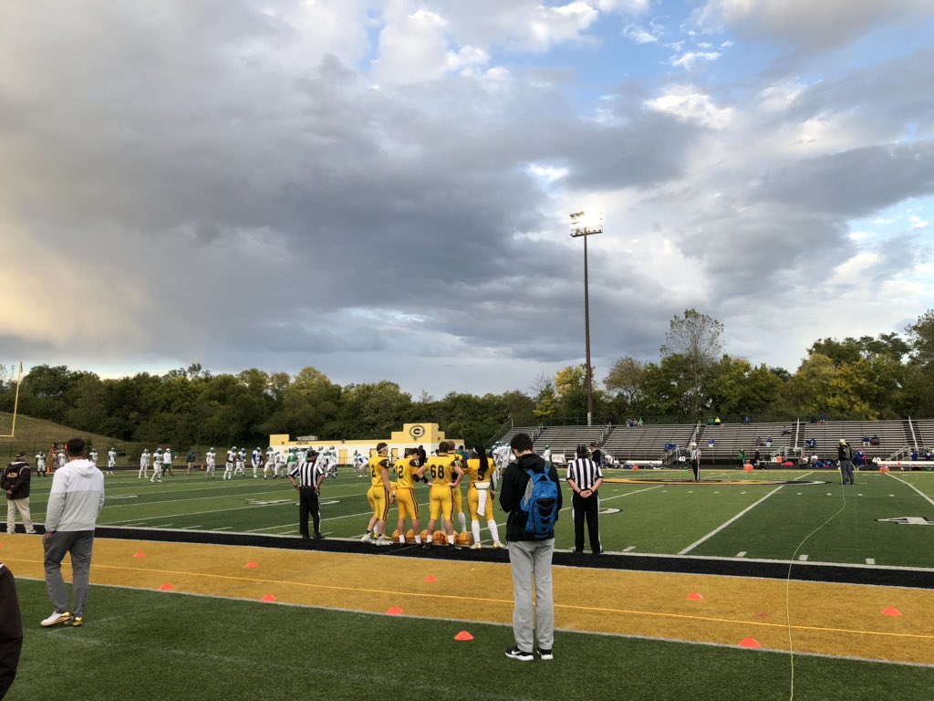 Bryan_Ault's tweet photo. At Centerville HS for Alter v. Chaminade-Julienne #XOSDigital https://t.co/DIJRUUEBdl