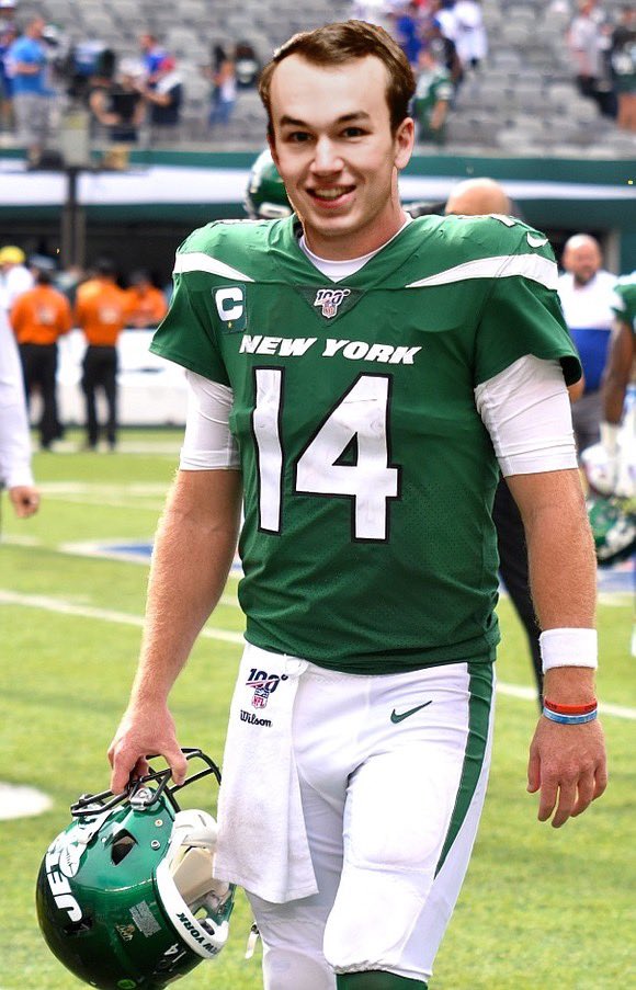 IntramuralChmps's tweet photo. The #Jets forgot to start their best QB tonight @datafiend15 https://t.co/nKvIS4UZWp