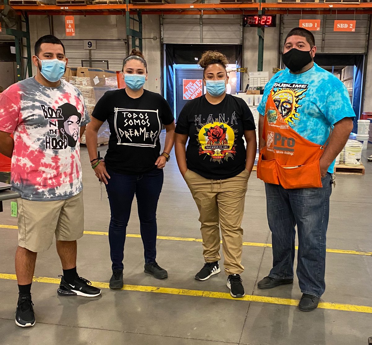 Wear your favorite band t-shirt day, awesome job leaders. @JoelLoyaHDPRO <a href="/MCorderoHDPRO/">Melissa Cordero</a> @VeroHDPRO