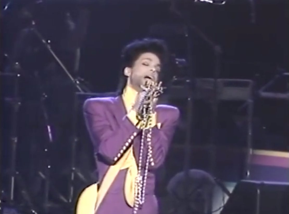 In addition to the smooth stylings of “D to the I to the A to the M, O to the N to the D to the pearls of love”,Prince also treated attendees to a rousing rendition of “Baby I’m A Star” + an acrobatic display of “Push” (also feat. on ‘Diamonds + Pearls’) after all this beauty.