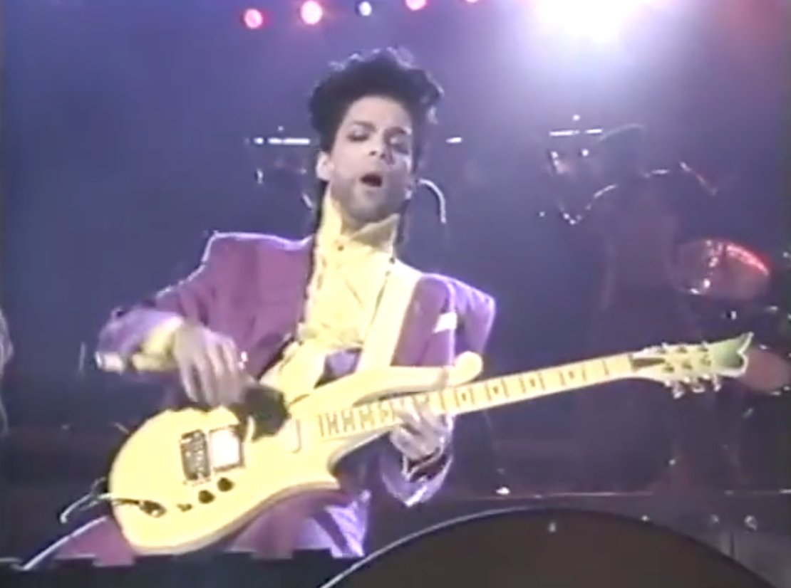 In addition to the smooth stylings of “D to the I to the A to the M, O to the N to the D to the pearls of love”,Prince also treated attendees to a rousing rendition of “Baby I’m A Star” + an acrobatic display of “Push” (also feat. on ‘Diamonds + Pearls’) after all this beauty.