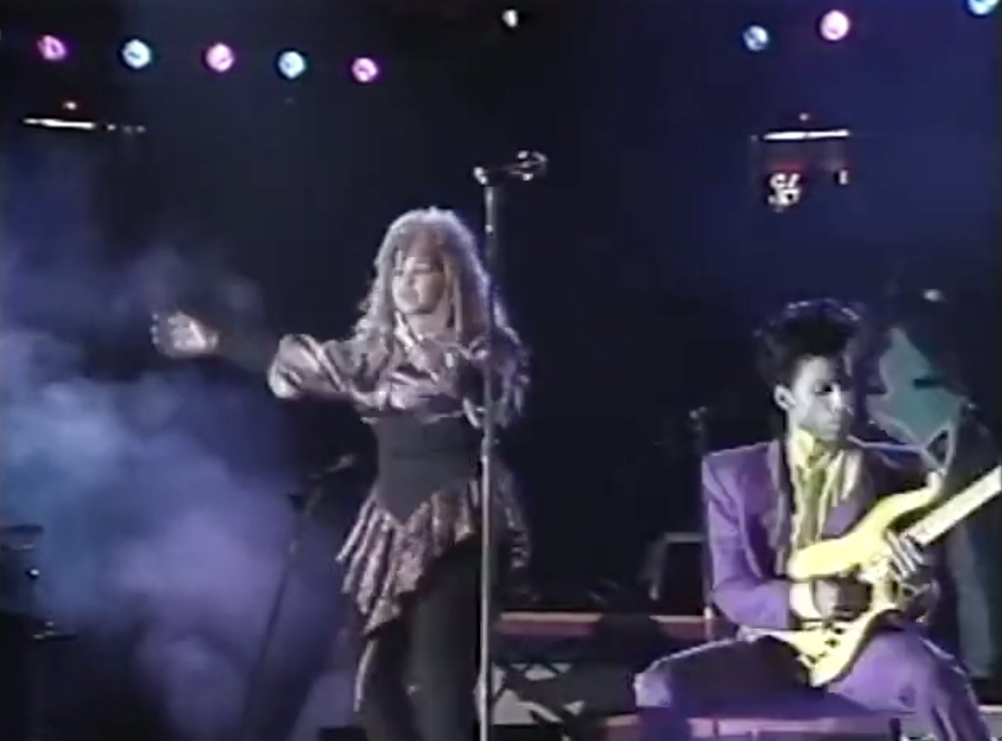 In July 1991, the Special Olympics was held in MPLS-St. Paul. As a seasoned humanitarian + MN native, Prince was an *obvious* choice for Closing Ceremony headliner.Prince + Rosie Gaines opened the show with a soulful performance of "Diamonds and Pearls". |  #Princerversaries