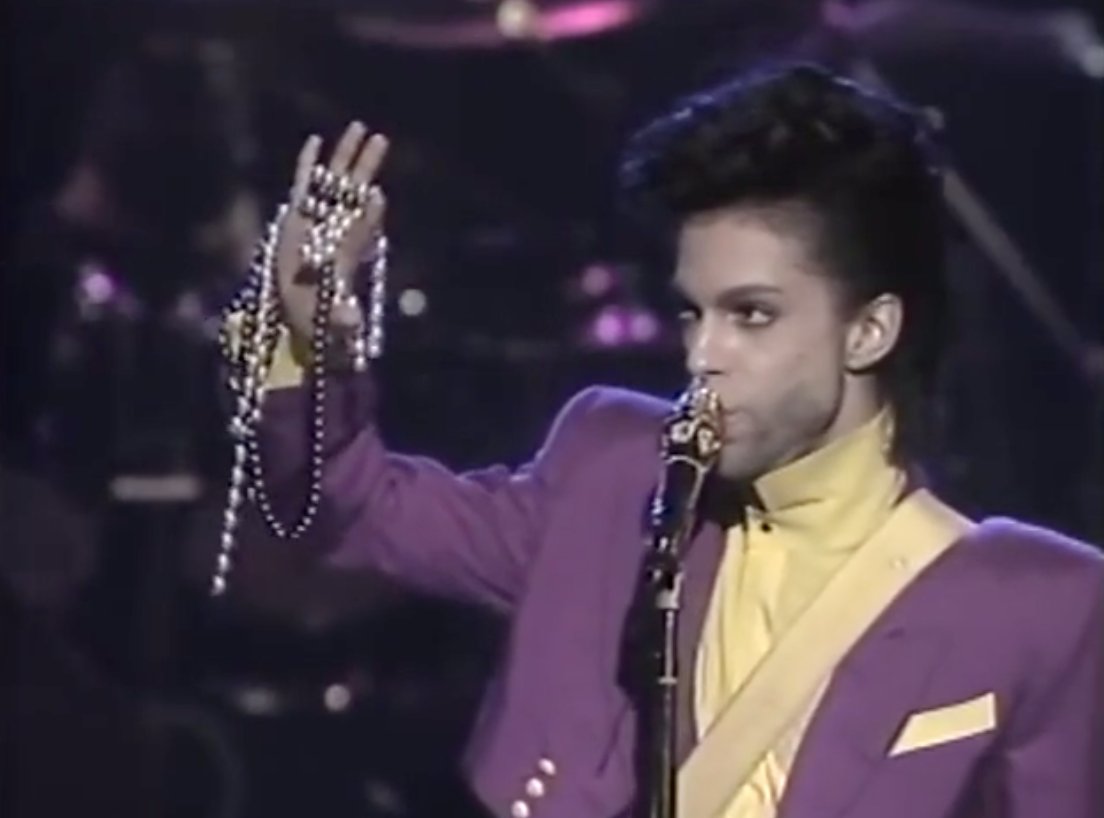 In July 1991, the Special Olympics was held in MPLS-St. Paul. As a seasoned humanitarian + MN native, Prince was an *obvious* choice for Closing Ceremony headliner.Prince + Rosie Gaines opened the show with a soulful performance of "Diamonds and Pearls". |  #Princerversaries