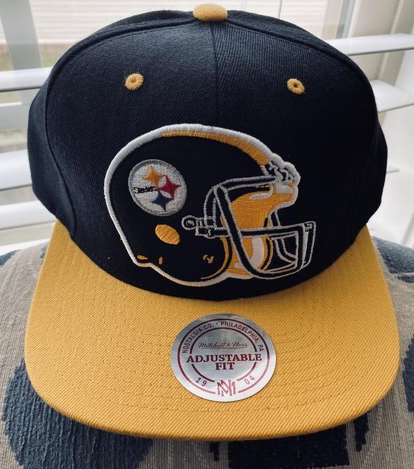 CBSportLocker's tweet photo. Find the perfect item for your favorite #NFL team at @CBSportLocker! With #throwback and current #NFLhats and #NFLjerseys to choose from, you can't go wrong when you use coupon code CBSportsLockerBacktoSchool and take 20% off at checkout! https://t.co/Co86EJu71F https://t.co/F5nFFrH6nA