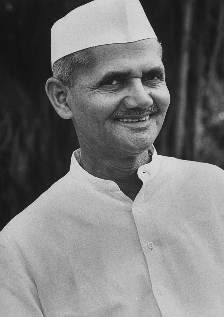 सच्चाई और सादगी के अग्रदूत पूर्व प्रधानमंत्री श्री लाल बहादुर शास्त्री जी की जयंती पर भावपूर्ण श्रद्धांजलि।

"जय जवान जय किसान"