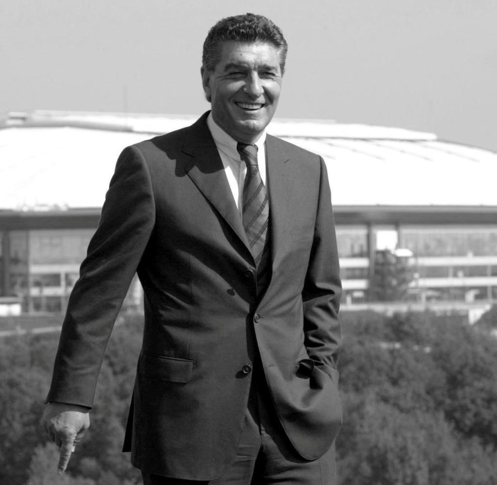 My favourite FC Schalke 04 general manager/sporting director of all time is Rudi Assauer! Total legend! I miss him so much! God bless his precious memory! #S04 #RoyalBluePride #Bundesliga #SoccerIsLife 💙 https://t.co/DTZGr4Xq6l