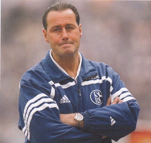 My favourite FC Schalke 04 head coaches of all time are: 1) Huub Stevens, 2) Ralf Rangnick, and 3) Peter Neururer! They brought so many happy moments to me in my life as a #S04 supporter! Thank you so very much, gentlemen! #S04 #RoyalBluePride #Bundesliga #SoccerIsLife 💙💙💙 https://t.co/UwwvxFDuox