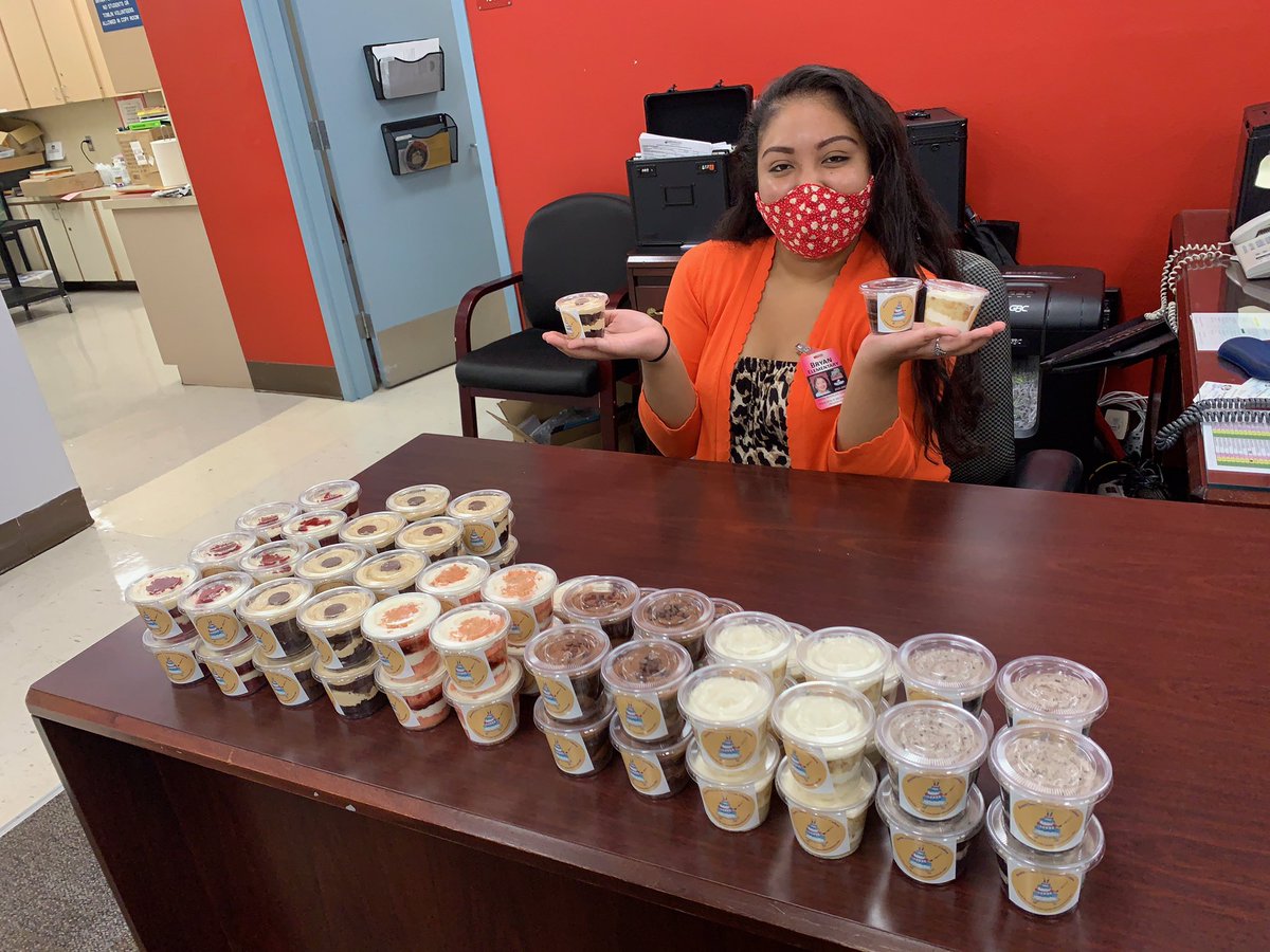Bryan_Bulldogs's tweet photo. A successful Conference Night was had by all! ...in addition to numerous sandwiches from @jimmyjohns #3087 in Plant City and Cakecups from Patticakes! Our Admin kept us fueled for the night! #appreciated #grateful #ouradmin 👏 #andstaff 👏 #haveclass 👏 @HillsboroughSch https://t.co/VI2IHE0bbw
