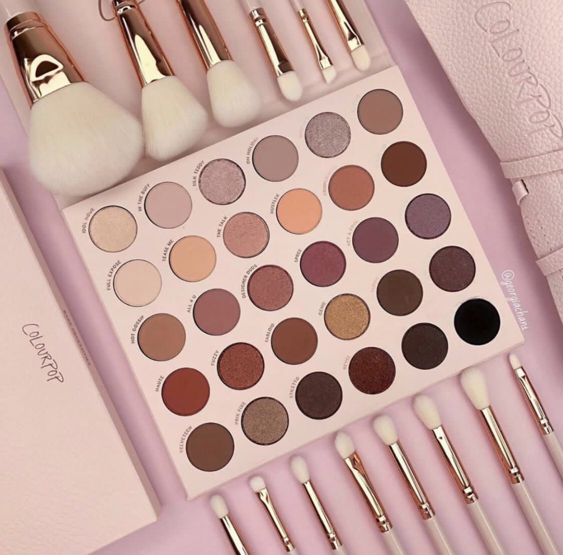 lorrae12's tweet photo. #31DAYSOFCOLOURPOP i could play innie-meenie-miney-mo with these all day 🤩 https://t.co/CYUr28tQ1s