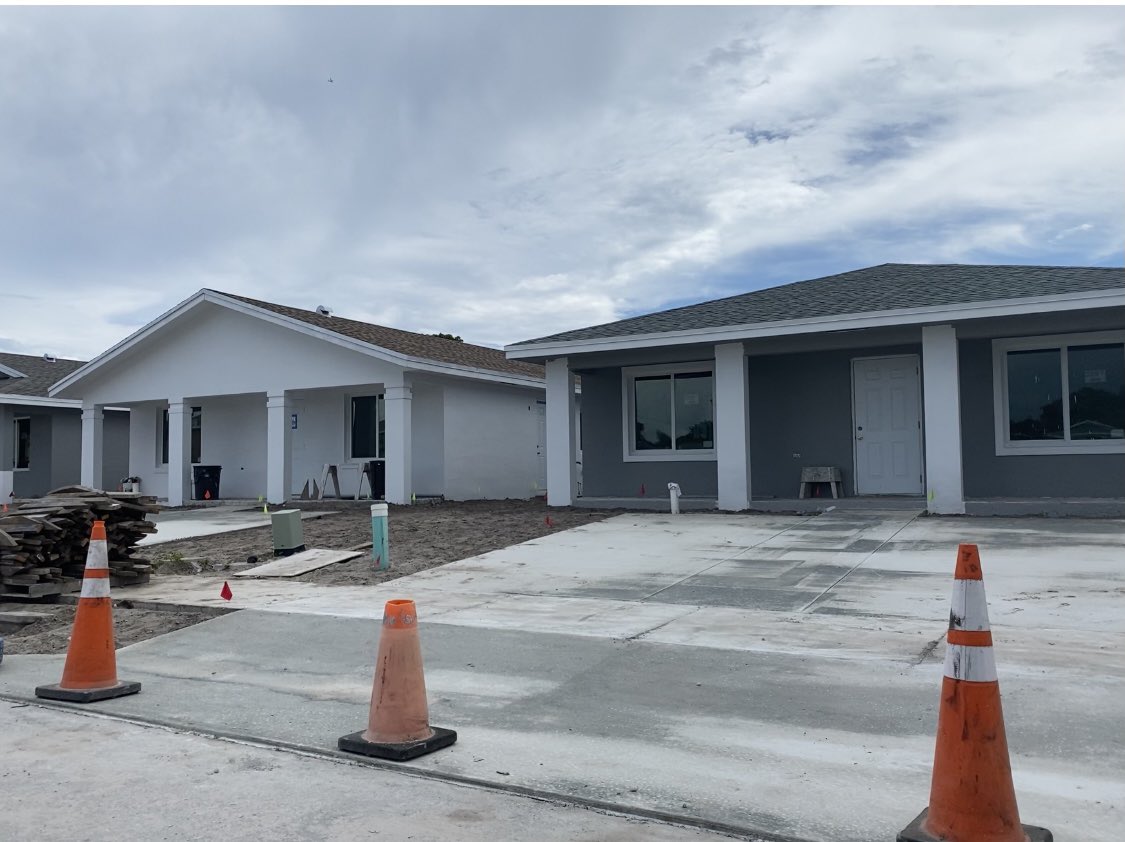 FTLrobyn's tweet photo. One of the greatest things about my job is visiting organizations like @HabitatBroward! I bought my first home in 2008. I remember the joy. Today, I got to visit a Habitat build site in @mypompanobeach. I can only imagine how these families will feel to own a home 🏠. #Publix https://t.co/PCmamX3njz