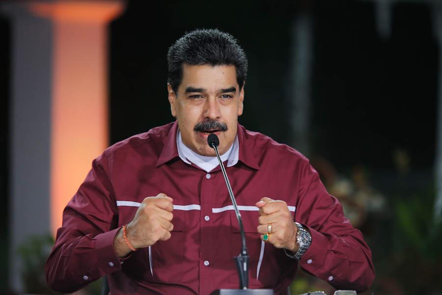 Nicolás Maduro (@nicolasmaduro) on Twitter photo Aprobé el fortalecimiento de la política de financiamiento para la vivienda, a través de la creación del Sistema PetroInmobiliario que, junto a la Ley Antibloqueo, nos permitirá avanzar en el cumplimiento de las metas de construcción de viviendas, de este 2020 y del año 2021. Aprobé el fortalecimiento de la política de financiamiento para la vivienda, a través de la creación del Sistema PetroInmobiliario que, junto a la Ley Antibloqueo, nos permitirá avanzar en el cumplimiento de las metas de construcción de viviendas, de este 2020 y del año 2021.