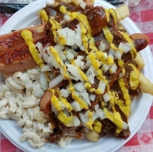 TomWahls's tweet photo. Tom Wahl's 55 Junker Plate ๐๐
โ
#tomwahls #zweigles #hotdogs #junkerplate #rocplates #rochotdog #rocfoodies #hotmeatsauce #thisisroc https://t.co/bZB9QIWpCS https://t.co/WMeaNqZqJH