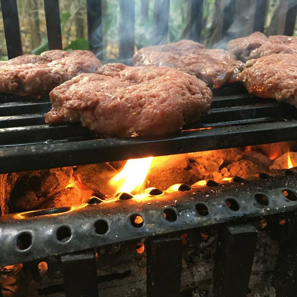 Dinner, flame kissed.
Yum!
.
.
.

#bbq #fire #flame #burger #lovecdnbeef #simple #food #fbcigers #foodphotography  #fbcigers  #foodblogger #instafood #igerscanada  #homecooking #food  #cooking #foodietribe #barbecue #fire  #bbq #wood  #dinner  #whatsonthebbq #igerstoronto  #…