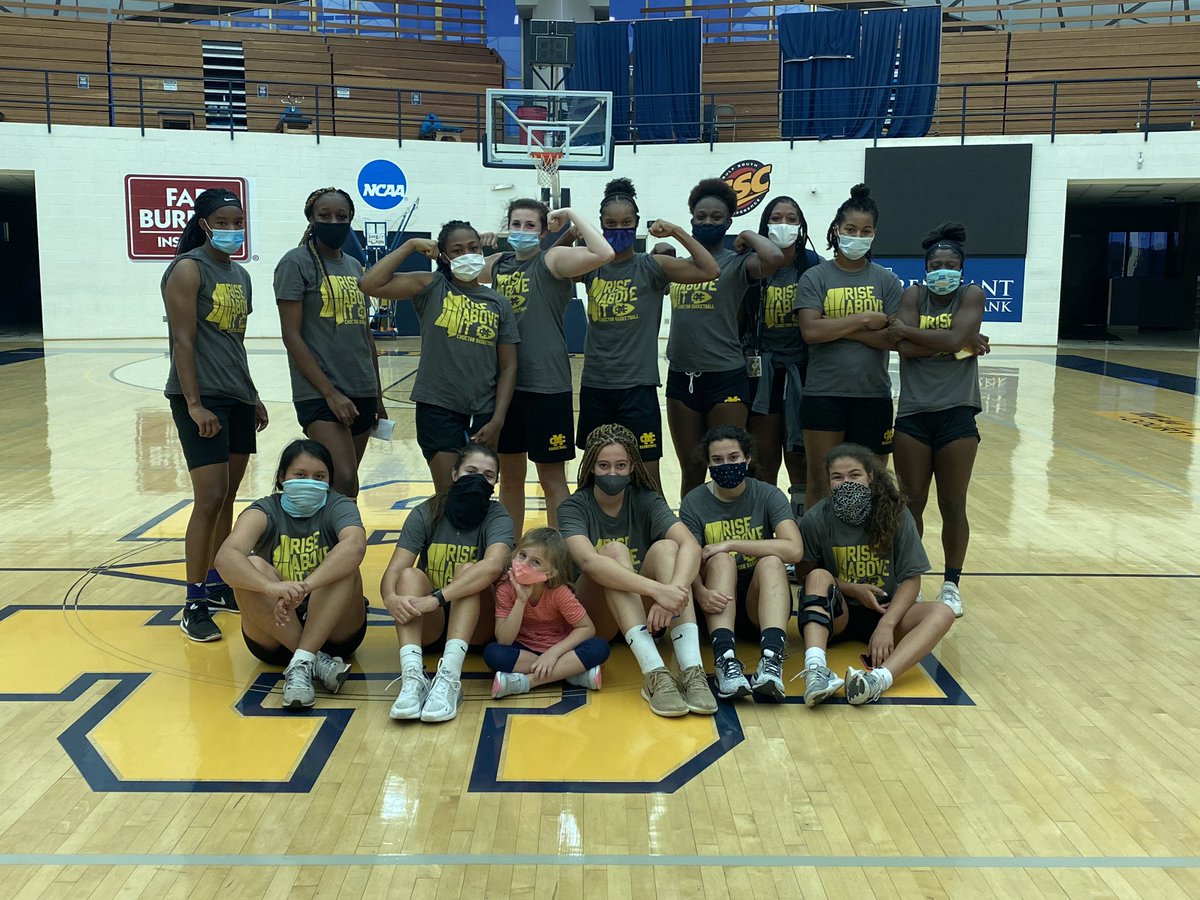 GoChoctaws_WBB's tweet photo. Scavenger Hunt 2020 in the books!📚 Lots of laughs, a little bit of sweat... but overall a ton of fun! @rivers_futral we missed you... Aubree had to fill in for ya tonight! #riseaboveit #scavengerhunt #funtimes #teambonding #COTM https://t.co/jBjoUW32Z3