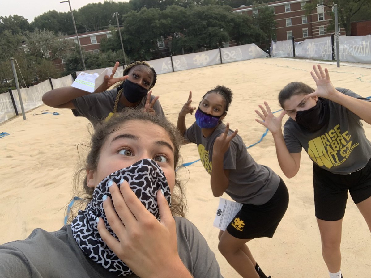 GoChoctaws_WBB's tweet photo. Scavenger Hunt 2020 in the books!📚 Lots of laughs, a little bit of sweat... but overall a ton of fun! @rivers_futral we missed you... Aubree had to fill in for ya tonight! #riseaboveit #scavengerhunt #funtimes #teambonding #COTM https://t.co/jBjoUW32Z3