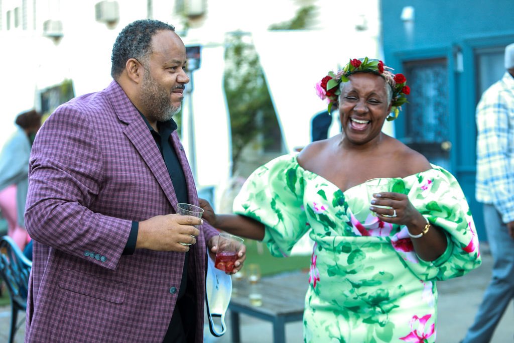 myBKlynlife's tweet photo. Cheers to the weekend!
#SteveandGina #Loveat50 #MsBrowntoMrsBrown #BacktoBrown #myBKlife
#Brooklyn #Bride #blackbrides #Blackfamily #blackcouples #Love #Blacklove #blacklovepage #blacklovedoc
📸: @reginaflemingphotography https://t.co/UK69Xs4TdP