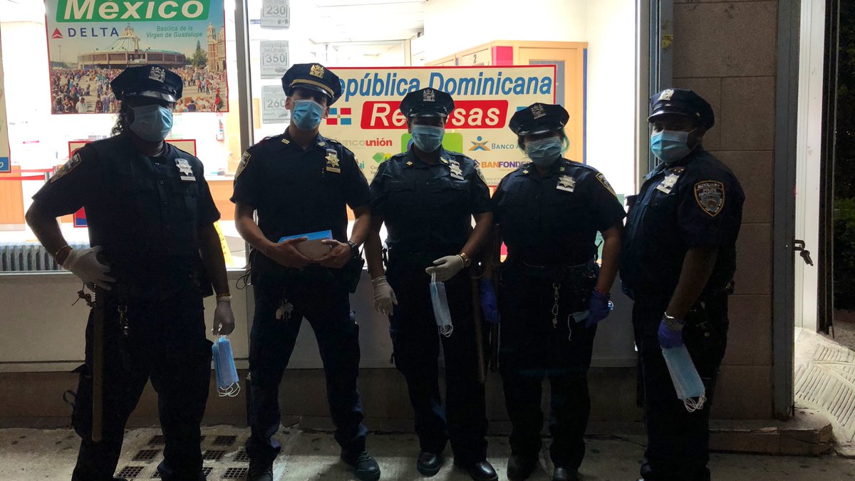 NYPDauxiliary's tweet photo. .@NYPD102Pct Auxiliary Police  Officers are back out in Kew Gardens, #Queens handing out masks to those who need. Keep up the great work!! https://t.co/Rg56Pn2GV0