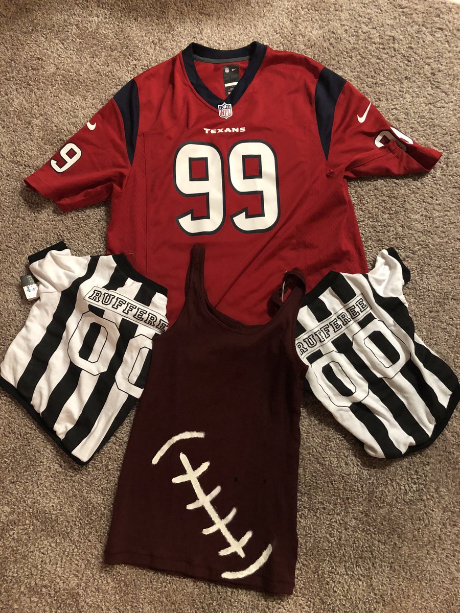 bumptobabies's tweet photo. Happy October 1st! Finished our family Halloween costume for this year💙 🏈♥️🥰 #teamrodrigues #morethansundaynightfootball https://t.co/UF28JSOitm