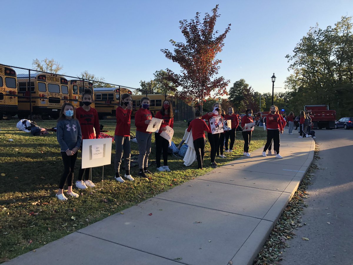blackcatvball's tweet photo. Homecoming parade with STMS 7th grade!  Go BLACKCATS! https://t.co/c0GzzmI6kl