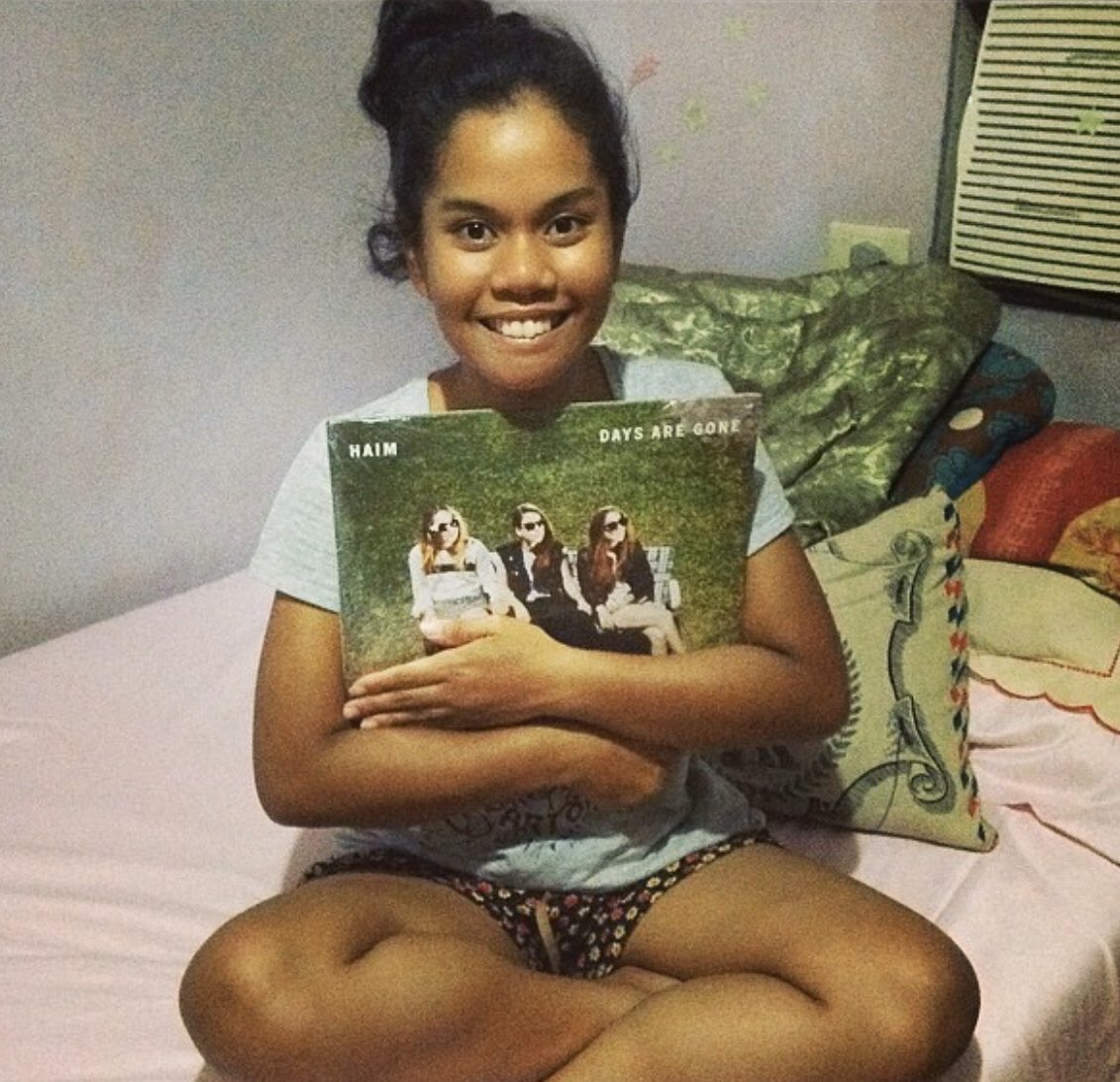 francesrodelas's tweet photo. @HAIMtheband Year 2013, was in living AUS for my internship when I first heard your band! Since then I’ve loved @HAIMtheband even more! This photo was taken 2014 my sister gave me days are gone on vinyl for my birthday! It was also my first Vinyl record 🥰🙈💕 https://t.co/yjb6om0lRP