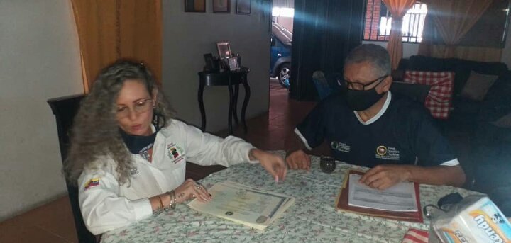 charlychaves's tweet photo. Firma de los títulos del Liceo Sagrado Corazón de Jesús 🏫 Municipio #Ayacucho 
¡Felicitaciones bachilleres de la Patria 🇻🇪💪!
#Táchira 
#VenezuelaUnidaContraElBloqueo
@NicolasMaduro @psuvaristobulo @FreddyBernal @MPPEDUCACION https://t.co/KgdAdqpM4t